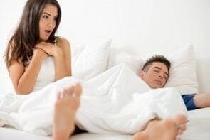 emakumea mutilaren zakila handituta harrituta